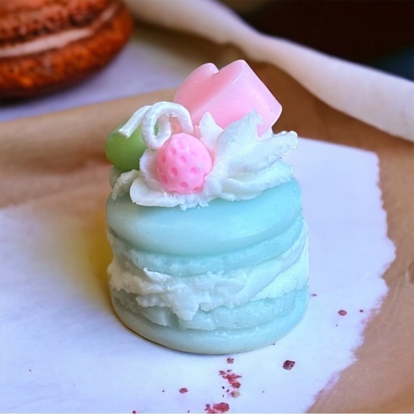 ⚠️SALE Candle // Handmade Light Blue Life Size Macaroon Candle SEND OFFERS - Picture 3 of 4